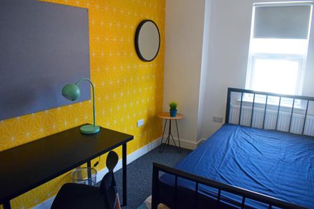 6 bedroom terraced house to rent - Photo 2