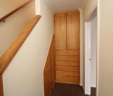 4 bedroom end of terrace house to rent - Photo 1