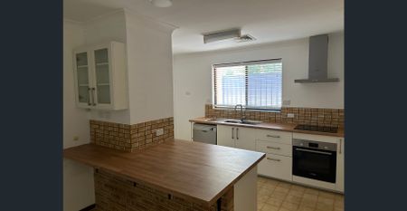 Street Front Home Next to Park - New Kitchen and Ensuite - Photo 4