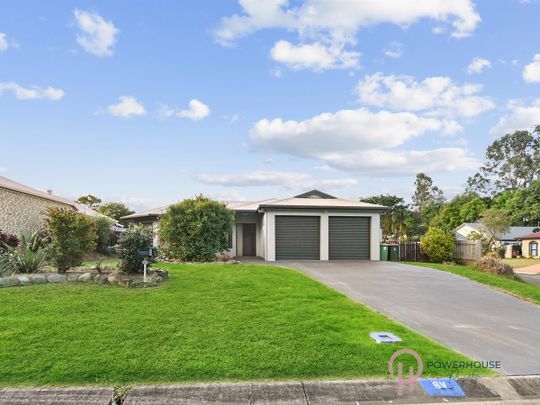 Perfect Family home with a Pool! - Photo 1