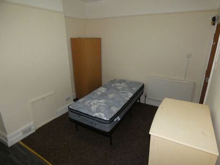 1 bed Studio Apartment - To Let - Photo 4