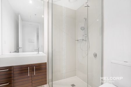 GREAT SIZED ONE BEDROOM PLUS STUDY - UNFURNISHED - Photo 4