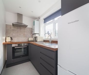 2 Bed Flat, Llanvanor Road, NW2 - Photo 6