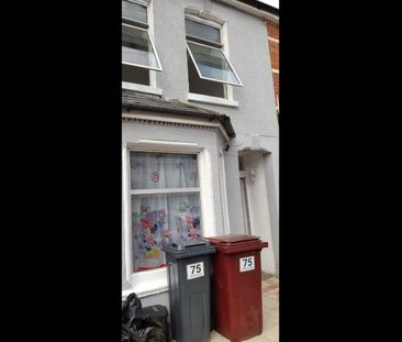 Room in a Shared Flat, Norfolk Road, RG30 - Photo 6