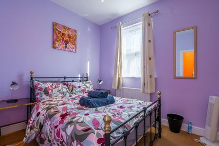 4 Bed Terraced House, Ernshaw Place, SW15 - Photo 3