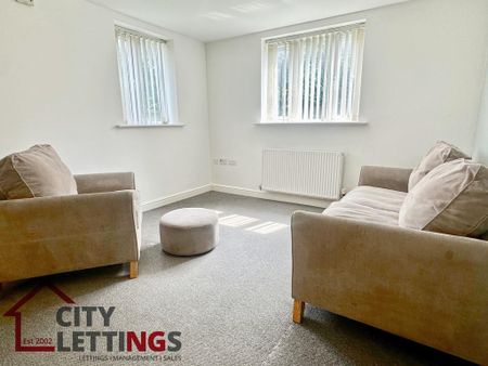 2 bedroom ground floor flat to rent - Photo 2
