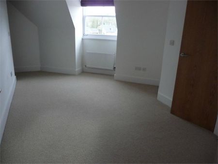 3 bedroom flat to rent - Photo 3
