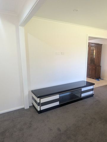 Modern 3-Bedroom Home for Lease – Secure, Spacious & Fully Furnished - Photo 2