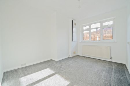 Detached House to rent - Empress Drive, Chislehurst, BR7 - Photo 2