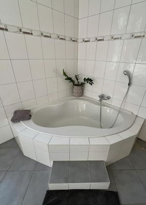 Zentrale, helle 4-Zi-Whg mit Balkon - Erstbezug nach Sanierung! - Photo 1