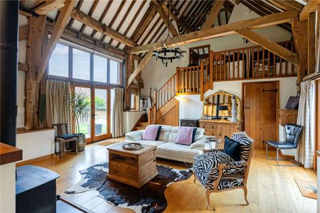 A spacious and attractive three bedroom barn conversion with views of the South Downs - Photo 2