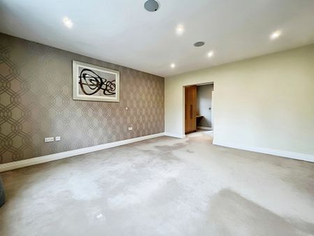 5 bed detached house to rent in Templemead, Gerrards Cross, SL9 - Photo 3