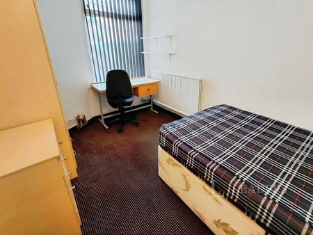 6 bedroom terraced house to rent - Photo 3