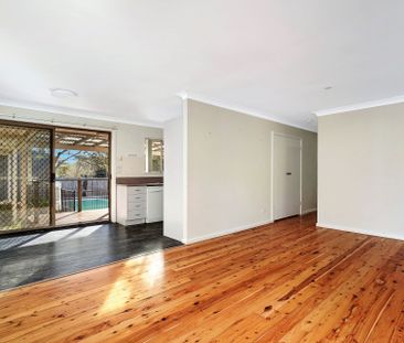 House, pool, garage. What more could you want! - Photo 1