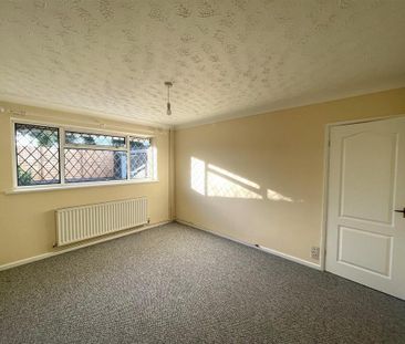 2 bedroom semi-detached bungalow to rent - Photo 4
