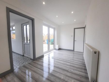 3 bedroom semi-detached house to rent - Photo 3