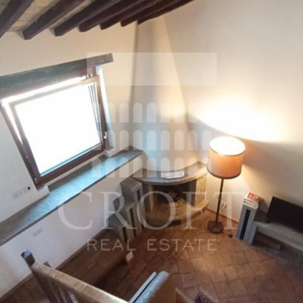 Appia Antica: Charming, newly renovated loft, fully equipped kitchen, living room with fireplace, loft bedroom, modern bath. Antique ceilings, air conditioning. Located in beautiful historic complex direclty in front of archeological parks. Ref 2271 - Photo 1