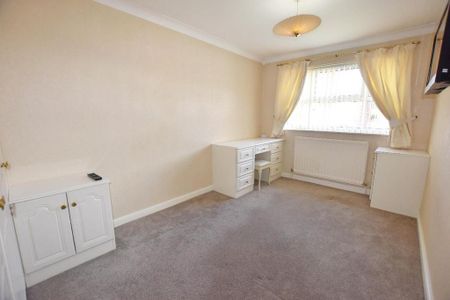 3 bedroom semi-detached house to rent - Photo 5