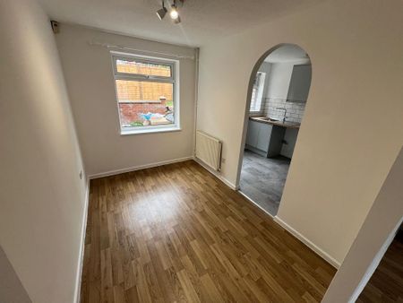 3 bedroom end of terrace house to rent - Photo 4