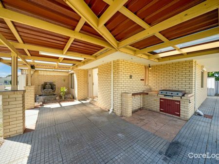 Spacious, Fully Renovated 4-Bedroom, 2-Bathroom Home in a Prime Location - Photo 2