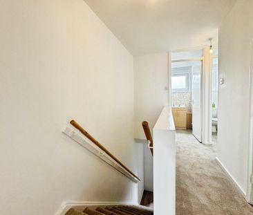 3 bedroom end of terrace house to rent - Photo 2