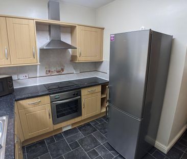 3 bedroom flat to rent - Photo 6