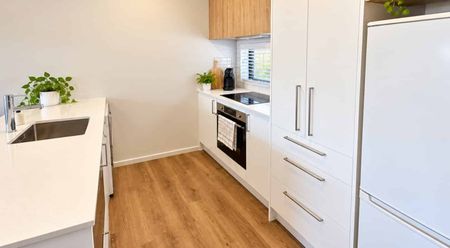 **2 Bedroom Town House** - Photo 4