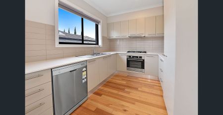 MODERN QUALITY TOWNHOUSE - Photo 3