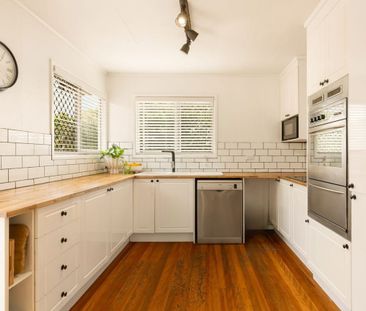 95 Pareena Crescent, Mansfield QLD 4122 - House For Rent | Domain - Photo 3