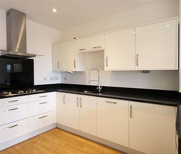 A superb, modern four bedroom contemporary townhouse in Trumpington. - Photo 4