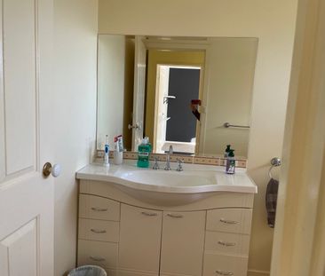 Cranbourne East - Photo 5