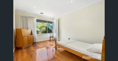 Immaculate Three Bedroom Home in Prime Mount Waverley Location - Photo 4