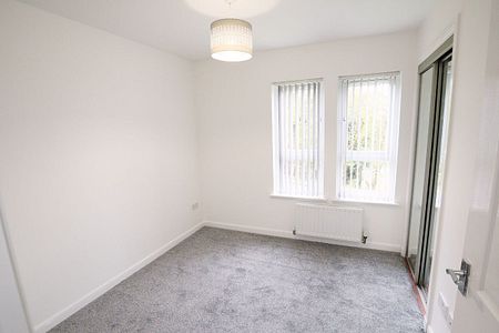 1 Bed, Flat - Photo 4