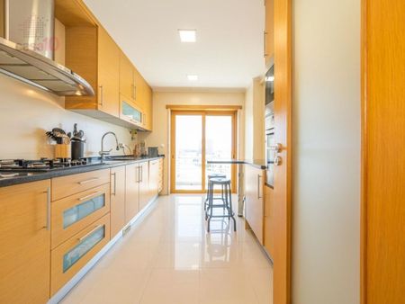 3 room luxury Apartment for rent in Cacilhas (Oeiras e Sao Juliao Barra), Oeiras, Lisbon - Photo 2