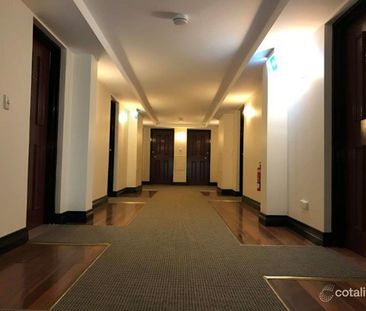 SENSATIONAL & CHARMING AIRCONDITIONED 1 BEDROOM LOFT APARTMENT - Photo 5