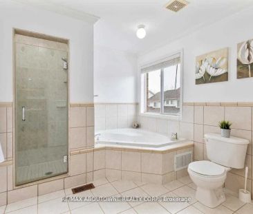 Detached Home For Lease | W9245835 - Photo 1