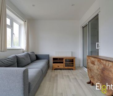 4 bedroom end of terrace house to rent - Photo 5