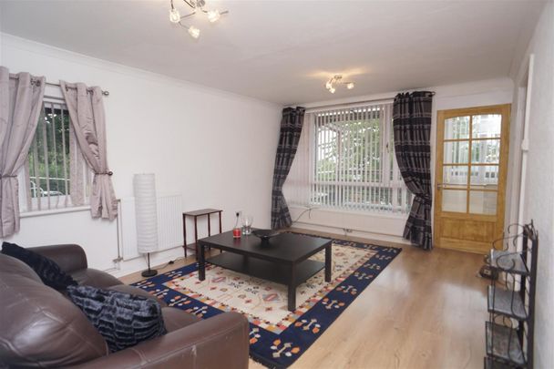 2 bedroom Flat To Let - Photo 1