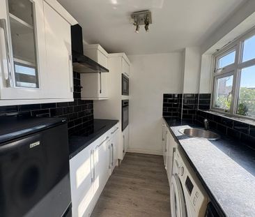 2 bedroom end of terrace house to rent - Photo 2