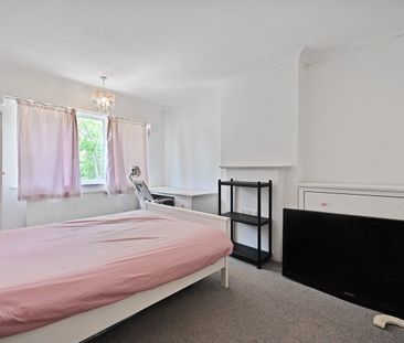 3 Bed Semi-Detached House, Princes Gardens, W3 - Photo 2