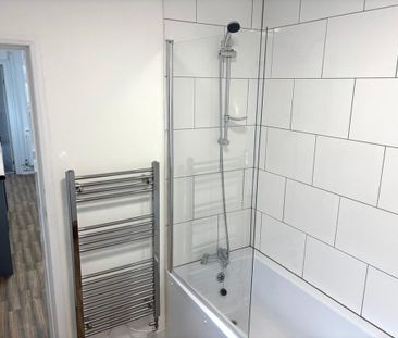2 bedroom end of terrace house to rent - Photo 2