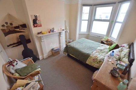 4 bedroom terraced house to rent - Photo 4