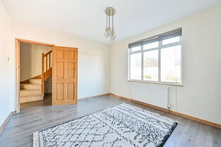 3 bedroom end of terrace house to rent - Photo 5