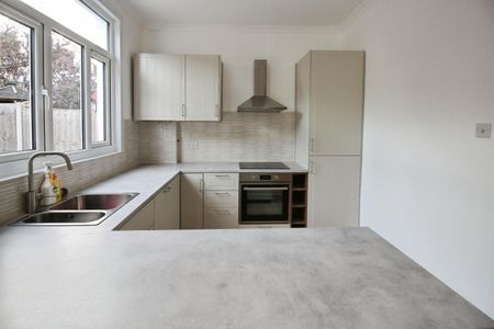 3 bedroom House To Let Total Size: 936 SQ FT - Photo 2