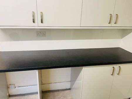 Central spacious 3 bed family home to let in Wellington - Photo 4