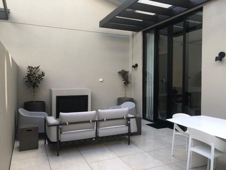 Furnished Bespoke Botanica Complex Apartment - Photo 2