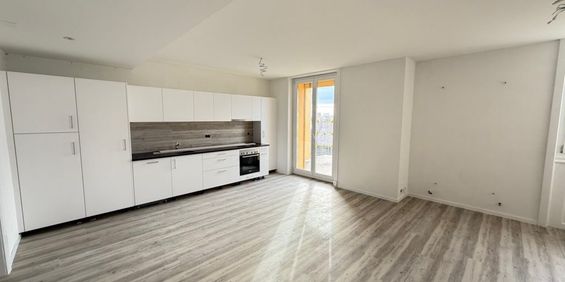 Appartement entièrement rénové avec grand balcon et vue splendide sur le lac et les Alpes - Photo 3