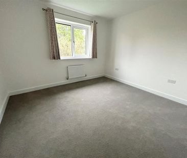 4 bedroom detached house to rent - Photo 2
