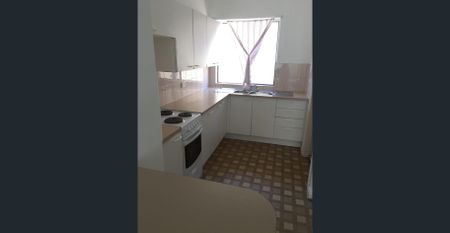 Well positioned 2 bedroom apartment - Photo 4