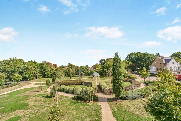 Roper Crescent, Sunbury-on-Thames, Surrey, TW16 5DH - Photo 1